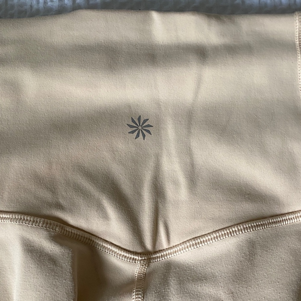 Woman’s Pale Pink Ultra High Rise Elation 7/8 Tight Leggings - Picture 8 of 9